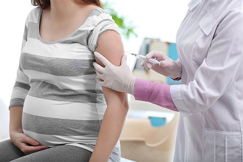 Chích ngừa uống ván cho mẹ bầu