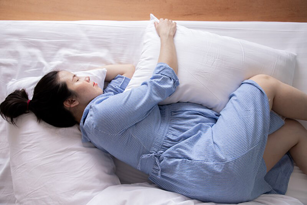 Nằm nghiêng khi mang thai