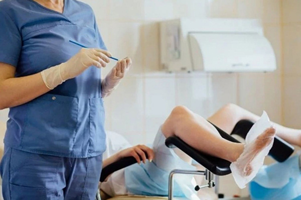 phau-thuat-nao-tu-cung Chuẩn bị tiến hành thủ thuật nong, nạo tử cung