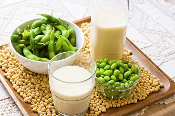 thuc-pham-giau-vitamin-a Chú ý chế độ dinh dưỡng, tăng cường thêm thực phẩm chứa vitamin A,C hay các chế phẩm từ đậu nành