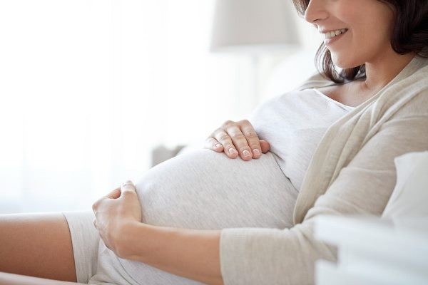 tro-chuyen-voi-be Trò chuyện với bé và xem bé có phản ứng lại khi nghe thấy tiếng của mẹ không nhé